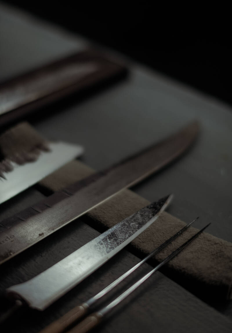 Cuchillos japoneses en estuche de cuero